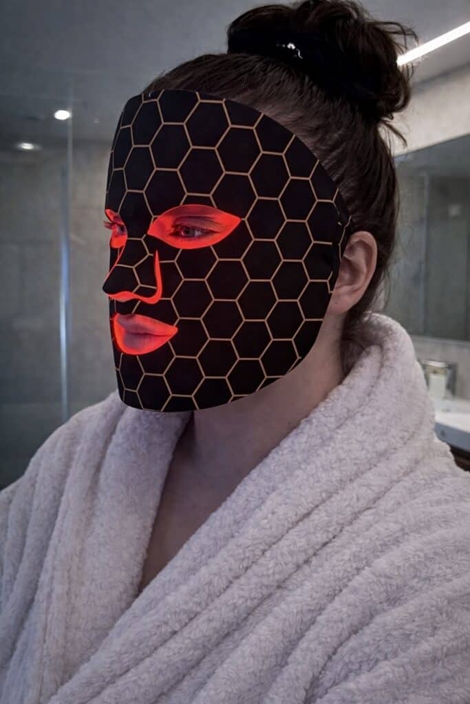 red light therapy mask for calming skin and supporting recovery routine